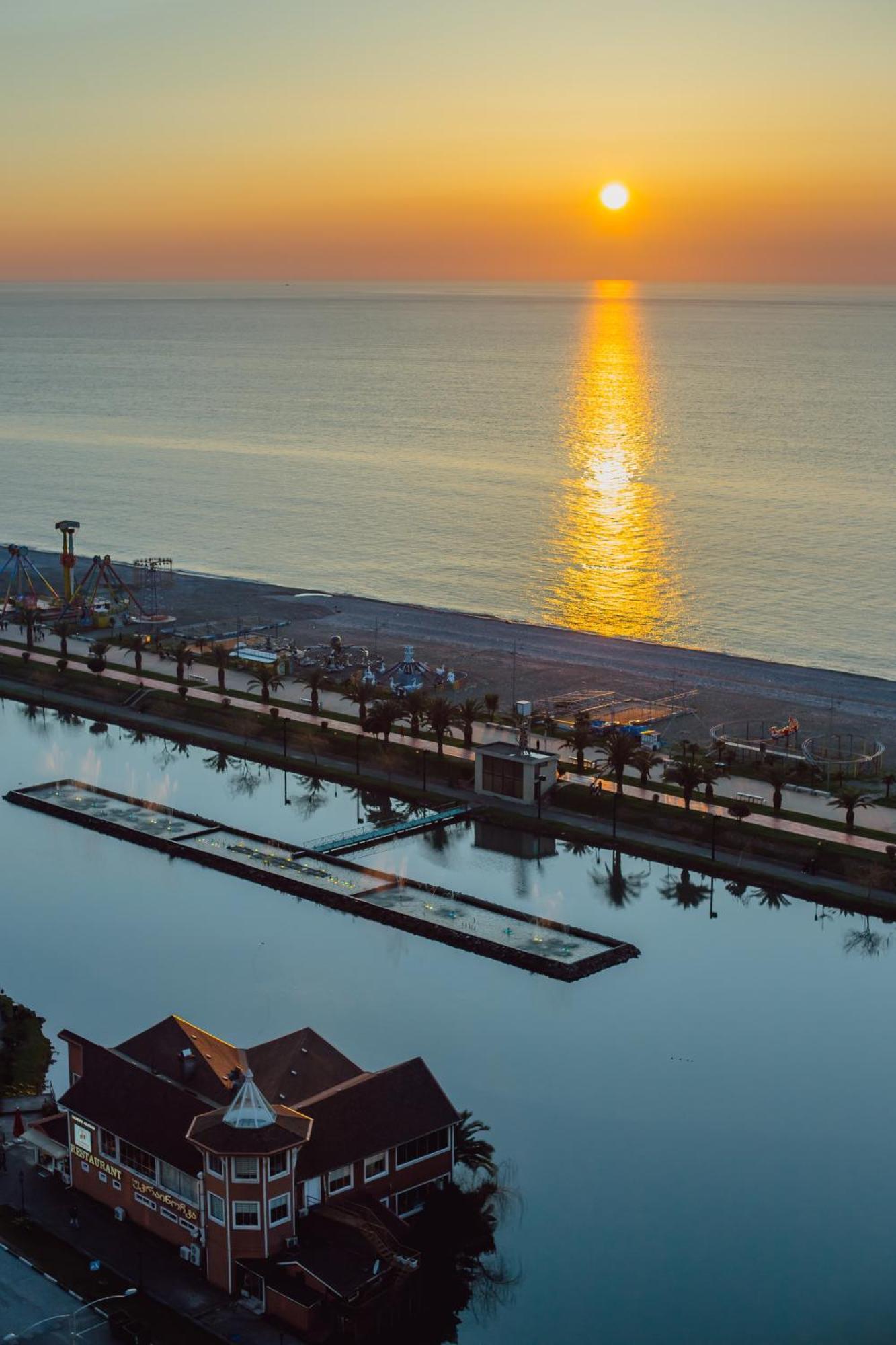 Batumi Deluxe Apartments Buitenkant foto